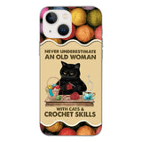 PERSONALIZED NEVER UNDERESTIMATE AN OLD WOMAN WITH CATS AND CROCHET SKILLS PHONECASE VHTQ1403